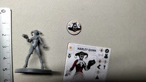 HARLEY QUINN MINIATURE + CARD /KICKSTARTER BATMAN GOTHAM CITY CHRONICLES G530 - Imagen 1 de 1