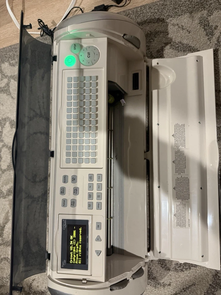 Cricut Expression 24" Personal Electronic Cutter Machine CREX001 + 6 cartridges - Image 1 of 4