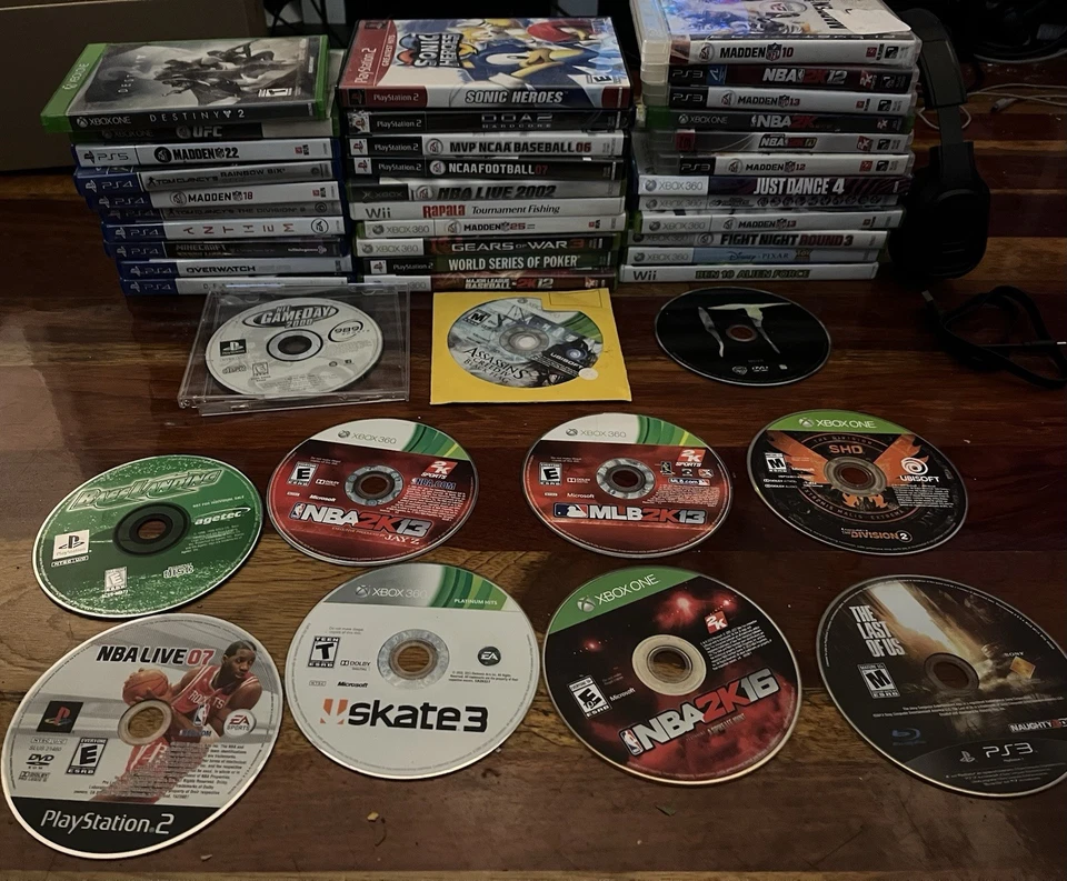 Game Lot with DVD - Image 1 of 1