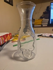 Jarra de agua de vidrio con calavera 3D - Imagen 1 de 7
