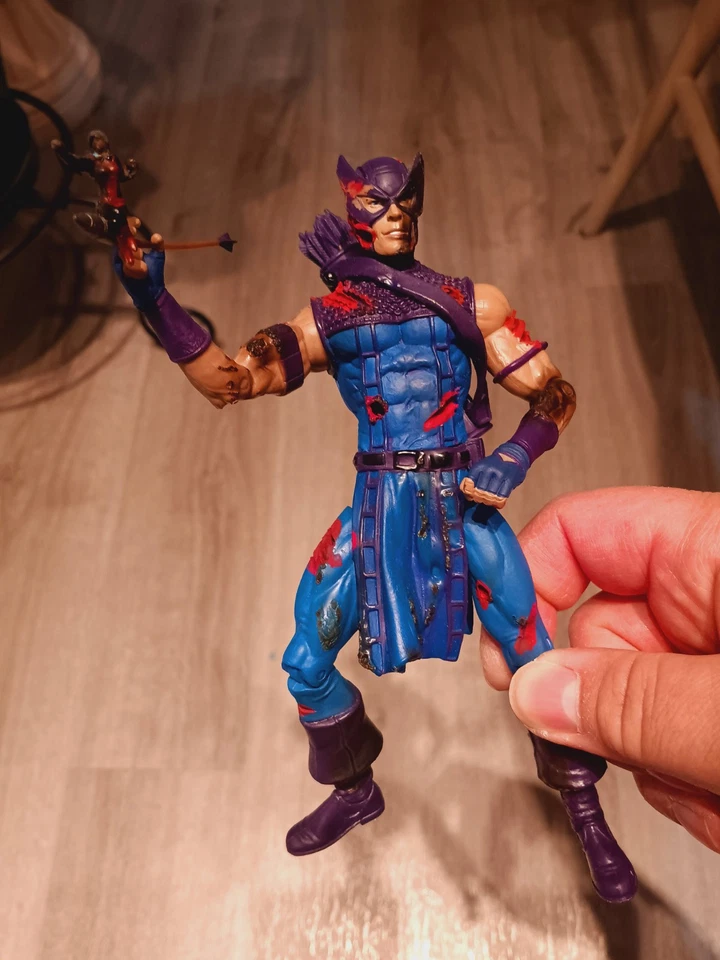 Figura de acción Diamond Select Marvel Legends Hawkeye edición coleccionista personalizada  Foto 1 de 4