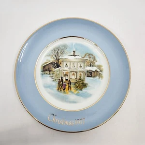 Plato de Navidad Avon Enoch Wedgwood 1977 Carollers In The Snow 5ª Edición - Imagen 1 de 9
