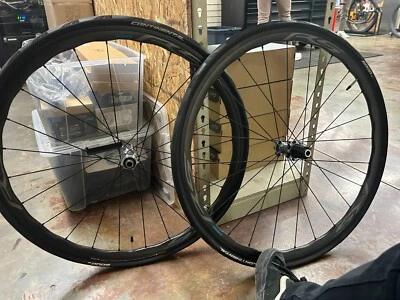 Juego de ruedas de eje pasante de carretera Shimano C30 RS-WH770 Foto 1 de 4