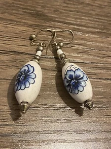 Ladies,Women Pretty Cream & Blue Ceramic Flower Design Fashion Dangling Earrings - Picture 1 of 3