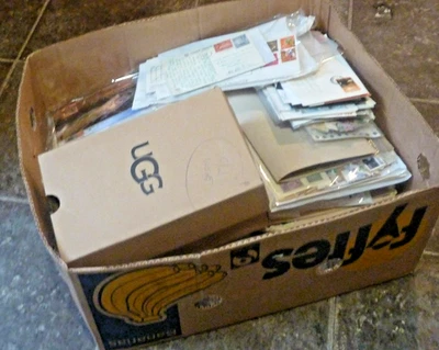 COMMONWEALTH HUGE STAMP ESTATE COLLECTION IN LARGE BOX, OLD ALBUMS/PKTS/LOOSE... - Image 1 of 2