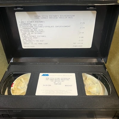 Buena Vista Pictures Summer 2000 Preview Trailer Reel VHS Shanghi Noon, Dinosaur Foto 1 de 4
