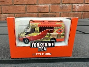 Corgi Yorkshire Tea Little Urn Mercedes - come nuovo 1:76 - Foto 1 di 6