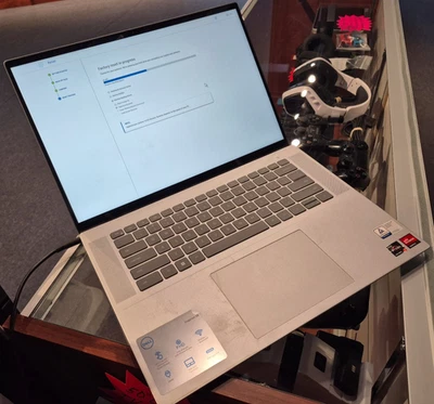 Pantalla táctil portátil Dell Inspiron 16 (AMD Ryzen 7, 1 TB SSD, 5825U 2 GHz 16 GB RAM) Foto 1 de 4