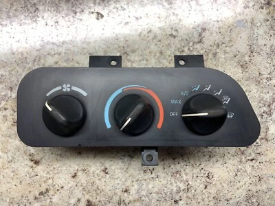 1993-1996 Chevrolet Camaro Heater A/C Climate Control Assembly 16181023 OEM Used - Image 1 of 2