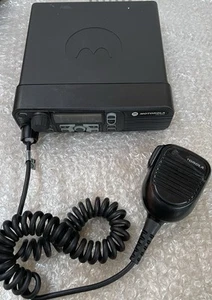Motorola DM3600 Mototrbo UHF Mobile Radio INCLUDING MOTOROLA MIC - Picture 1 of 12