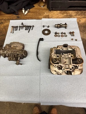 Головка блока цилиндров 87 Suzuki Quadrunner LT 185 1987 с кулачком и оборудованием - Изображение 1 из 4