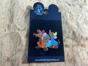 N12-30 DISNEY PIN - MOUSE / 3 SEWING MICE FROM CINDERELLA - 2002 - NEW - Picture 1 of 6