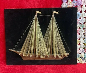 Vtg String Art Sailing Ship Golden Thread on Black Velvet 20" x 16" - Foto 1 di 2