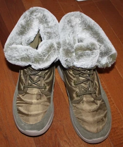 Botas de invierno Skechers para mujer refrigeradas por aire ajuste de arco piel sintética verde militar talla 9 - Imagen 1 de 6