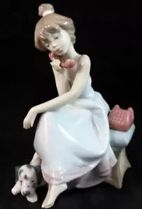 Lladro Niños con Animales Chit Chat Figura Niña con Perro en Teléfono con Caja - Imagen 1 de 7