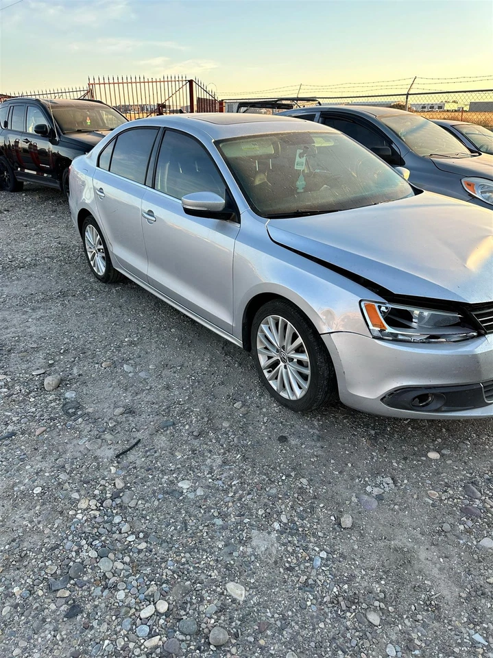Bomba de direção hidráulica usada serve: 2012 Volkswagen Jetta sem servotronic 2.5 grau A - Imagem 1 de 4