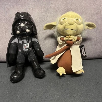 ⭐️‼️ 2 x Star Wars Plüsch Darth Vader + Meister Yoda Play by Play Plüschfiguren - Bild 1 von 4