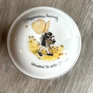 Vtg. Holly Hobbie Footed Porcelain Trinket Box Happiness Is Someone To Care For - Picture 1 of 6