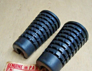 Kawasaki 100 KH100 G7 S T Rubber Step Front Foot Footrest Pegs Bar Pair NOS OEM  - Picture 1 of 3