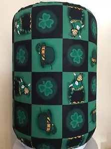 ST. PATRICKS DAY HAT PIPE 5 GALLON WATER COOLER BOTTLE COVER KITCHEN DECORATION - Bild 1 von 2
