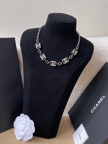 ?CHANEL Collana corta con catena in argento 5 CCS con cristalli 25C