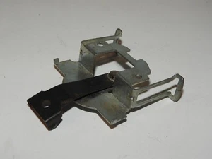 LIONEL O gauge 1120-9 FOR #235-246 STEAM LOCOMOTIVES FRONT TRUCK MOUNT ASSEMBLY - Picture 1 of 5