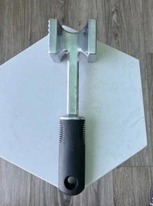 OXO Good Grips Fleischklopfer Hammer Holzhammer 9 Zoll lang griffiger Griff - Bild 1 von 6