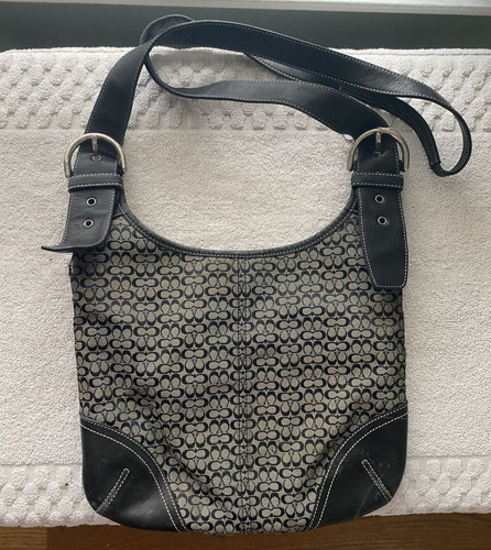 Borsa a tracolla Coach vintage firmata nera con bordo in pelle