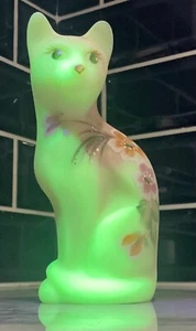 Fenton Burmese Cat Glass Figurine Signed Bill Fenton~Retailers Issue Only 140 - Picture 1 of 6