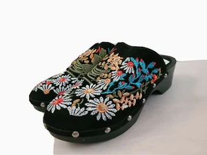 SHERYL CROW BLACK SUEDE LEATHER FLORAL EMBROIDERED CLOGS SIZE 8 - NEW - Picture 1 of 4