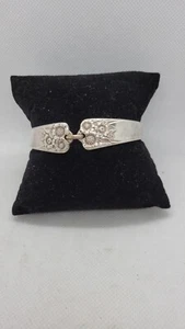 Vintage Cuff Bracelet International Silverplate April Pattern - Picture 1 of 4