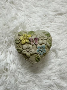 Trinket Floral detalied Heart Jewelry Box - Picture 1 of 5