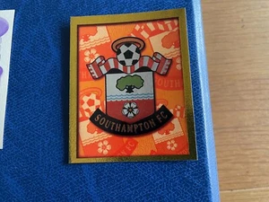 CALCIO MERLIN PREMIER LEAGUE 98 SOUTHAMPTON SCUDETTO N 409 RETRO VIOLA - Foto 1 di 2