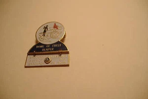 ~HOME OF FIRST REAPER~BROCKPORT NEW YORK~LIONS PIN~ - Picture 1 of 2