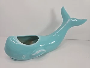 Maceta de cerámica de ballena cola abatible azul claro brillante 12" de largo - Imagen 1 de 9