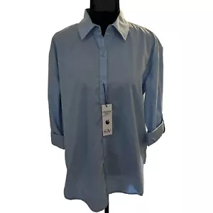 Camisa para mujer Gloria Vanderbilt pequeña cielo pálido con botones manga con lengüeta enrollable $48 - Imagen 1 de 14