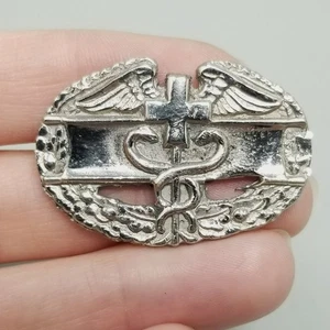 Vintage WWII US Army Combat Medic Badge Lapel Pin Brooch Silver Tone - Picture 1 of 6