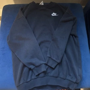 Cute Black Nike Sweater Size Medium - Picture 1 of 3