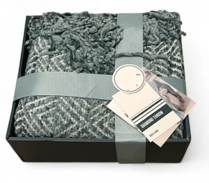 New in Box 50 x 60 Green & White Diamond Pattern Throw Blanket w/ Fringe NWT - Picture 1 of 4