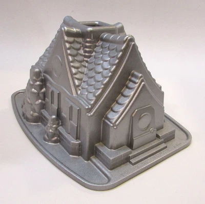 Molde para hornear 9 tazas Nordic Ware Bundt aluminio pan de jengibre casa casa casa de Navidad Foto 1 de 4