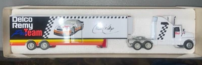 Remolque para equipos Kenworth Darrell Waltrip #17 RCCA 1/64 1 de 1000 Delco Remy Motorspo Foto 1 de 4