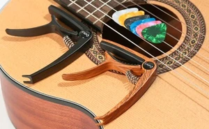 Capotasto Chitarra Acustica, Con 6 Plettri Chitarra, Capotasto per Classica Chit - Foto 1 di 8