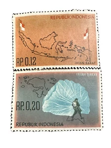 New Guinea 1963 Indonesia West Irian Barat Two Stamp Lot Islands Map Parachute - Picture 1 of 12