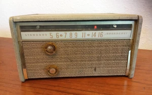 Vintage Silvertone Portable Radio Model 822 - Picture 1 of 5