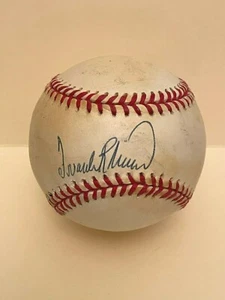 Frank Robinson signed Vintage ball - Orioles, Reds - HOF - PSA/DNA Authenticated - Picture 1 of 7