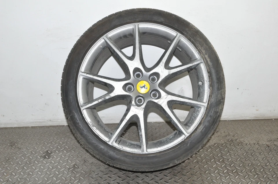 Cerchio in lega FERRARI CALIFORNIA 4.3 2011 RHD 10JX20 con pneumatico 285/35R20 10024576 - Immagine 1 di 4