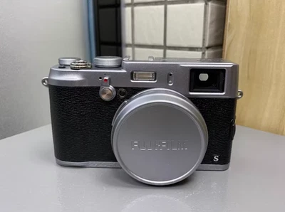 FUJIFILM Fuji X100S Silver 16.3MP Compact Digital Cam 90% New High Image Quality - Image 1 of 4