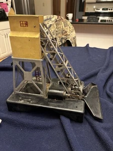 Lionel 0 gauge 97 Remote Control Coal Elevator, post WWII vintage. Parts/Repair - Picture 1 of 8