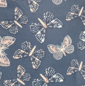 Rosa und weiße Schmetterlinge Schmetterling auf Marine Druck 3 Yards 44" W Baumwollstoff - Bild 1 von 2