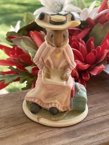 VTG Franklin Mint Woodhouse Mouse Amelia Figurine Reading Book Porcelain 1985 - Picture 1 of 5